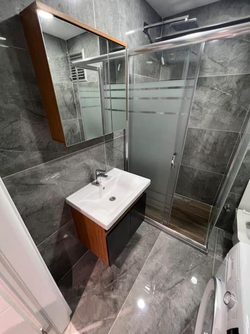 Zeytinburnu Merkezi Konumda, Sifir Daire & Esyalar Apartment อิสตันบูล ภายนอก รูปภาพ